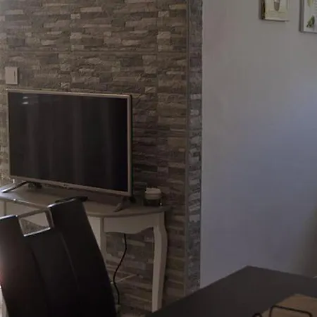 דירה Profaca - Two Bedroom With Terrace *